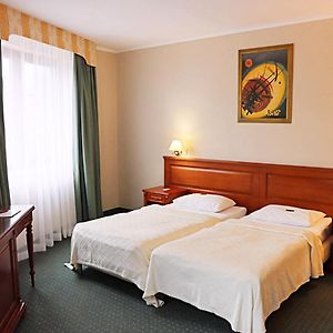 Ekononiczny pokój z łóżkiem king-size